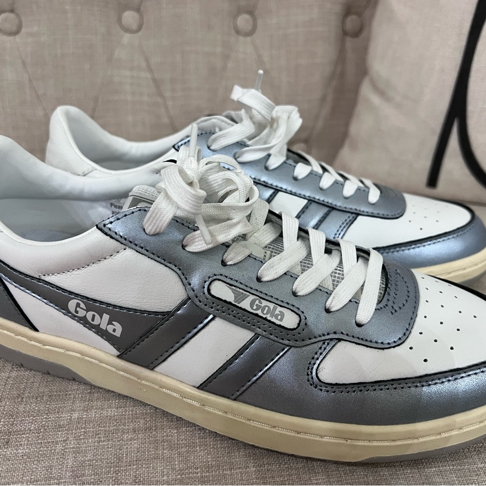 Gola White and Gray Retro Sneakers with Vintage Appeal